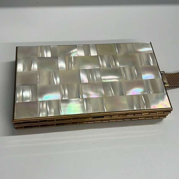 1950’s Evans 5.25” x 3” Mother of Pearl Brass Vanity Case Clutch Wristlet - Picture 4 of 15
